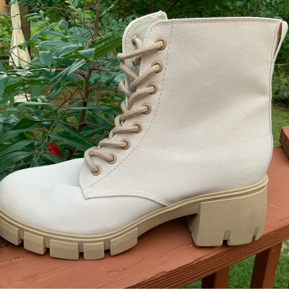 Cream Lace-Up Ankle Combat Boots Universal Threads/Target Mem Foam 9.5
